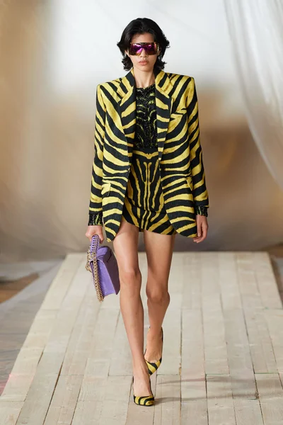 Look 25